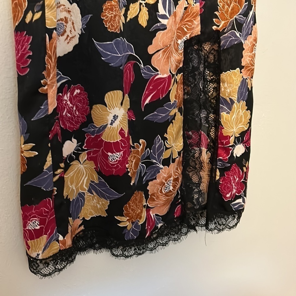 NWT Band of the Free Boho Floral skirt. Lace trim, black, red. Women’s size M. - Picture 4 of 8